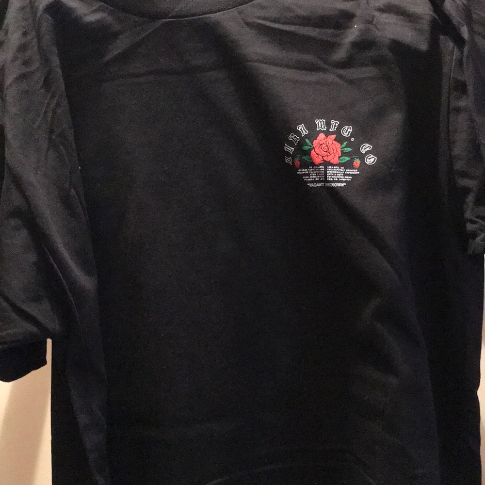 A tee shirt
